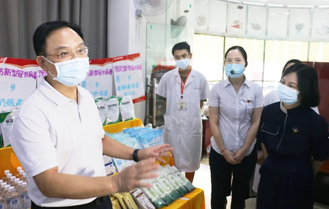 湖南省市場監(jiān)督管理局黨組書記、局長向曙光一行蒞臨九芝堂督查疫情防控工作